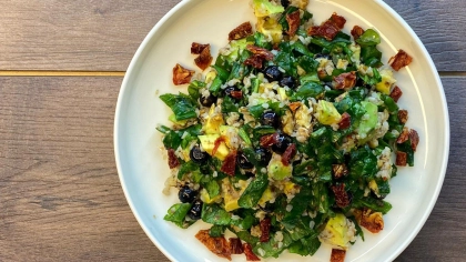 Yaban Mersinli Karabuğday Salatası Tarifi