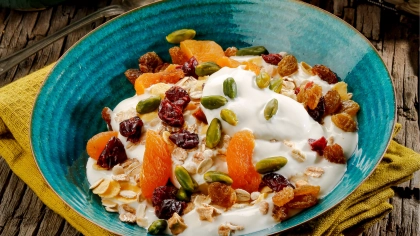 Kuru Meyveli Yoğurtlu Müsli Tarifi