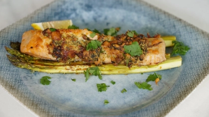 Fırında Kuşkonmazlı Somon Tarifi