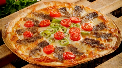 Kavurmalı Kolay Pizza Tarifi