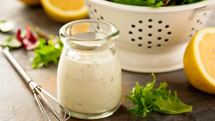 Frenk Soğanlı Ekşi Kremalı Salata Sosu Tarifi